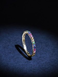 Maison héritage PARIS Złoty pierścionek "Colorful love" z szafirami rozmiar: 54. Żółte pierścionki Maison héritage PARIS, z szafirem, złote. Za 1 334,95 zł.