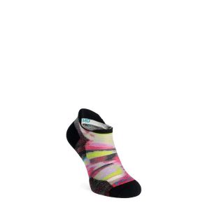 Skarpety merino damskie Smartwool Run Targeted Cushion Brushed Print Low Ankle. Czerwone skarpetki Smartwool, bez wzorów. Za 76,99 zł.