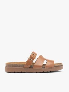 Brązowe klapki H z paskiem z klamrą. Brązowe klapki Ryłko, bez wzorów, ze skóry, z okrągłym noskiem, bez obcasa, na płaskiej podeszwie. Za 379,99 zł.