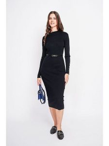 ASSUILI Sukienka dzianinowa w kolorze czarnym rozmiar: 38. Czarne sukienki Assuili, bez wzorów, z dzianiny, klasyczne, bez kołnierzyka, bez ramiączek, midi. Za 130,99 zł.