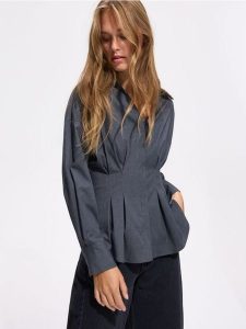 Koszula z domieszką lyocellu - szary. Szare koszule Reserved, l, bez wzorów, z lyocellu, bez kołnierzyka, bez ramiączek. Za 129,99 zł.