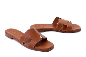 Oh! My Sandals 5810 ROBLE, klapki damskie. Brązowe klapki Oh My Sandals, bez wzorów, ze skóry, bez obcasa. Za 244,90 zł.
