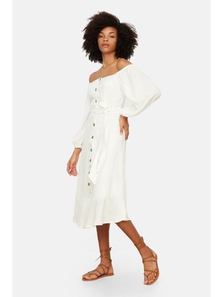 Trendyol Sukienka w kolorze kremowym rozmiar: 40. Brązowe sukienki Trendyol, na co dzień, bez wzorów, bez kołnierzyka, bez ramiączek, midi, proste. Za 91,77 zł.