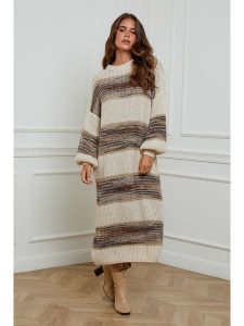 L'armoire de Suzette Sukienka dzianinowa w kolorze karmelowo-beżowym rozmiar: 38/40. Brązowe sukienki L'armoire de Suzette, na co dzień, l, bez wzorów, z dzianiny, klasyczne, bez kołnierzyka, bez ramiączek, maxi, proste. Za 170,47 zł.