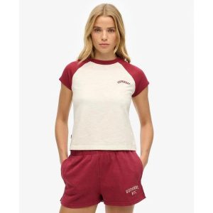 T-shirt z bawełny organicznej z rękawami raglanowymi i logo dla kobiet Superdry. Czerwone t-shirty Superdry, bez wzorów, z bawełny, bez kołnierzyka, bez ramiączek. Za 126,90 zł.
