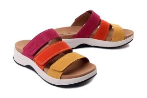 Josef Seibel Estelle 11 97311 380 837 amber-multi, klapki damskie. Żółte klapki Josef Seibel, bez wzorów, bez obcasa. Za 419,90 zł.