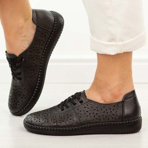 Czarne ażurowe skórzane półbuty damskie Potocki 15316. Czarne półbuty POTOCKI, na jesień, w ażurowe wzory, z jeansu, z okrągłym noskiem, bez obcasa, na płaskiej podeszwie, bez zapięcia. Za 219,00 zł.