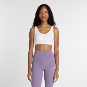 Biustonosz do biegania New Balance WB51052WT – biały. Białe biustonosze New Balance, bez wzorów, z lycry. Za 249,99 zł.