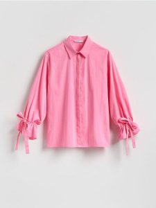 Koszula z wiązaniami przy rękawach - intensywny róż. Czerwone koszule Reserved, l, bez wzorów, z bawełny, bez kołnierzyka, bez ramiączek. Za 159,99 zł.