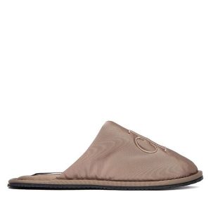 Kapcie Calvin Klein Jeans. Brązowe kapcie Calvin Klein Jeans, bez wzorów, z jeansu. Za 209,99 zł.