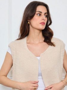 CXL by Christian Lacroix Kamizelka w kolorze beżowym rozmiar: onesize. Brązowe kamizelki CXL by Christian Lacroix, bez wzorów, bez kołnierzyka, bez ramiączek, bez kaptura. Za 173,99 zł.