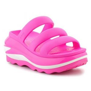 Klapki damskie Crocs Mega Crush Triple Strap. Czerwone klapki Crocs, bez wzorów, z materiału, bez obcasa. Za 395,00 zł.