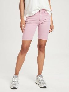 Cross Jeans Szorty dżinsowe w kolorze jasnoróżowym rozmiar: W31. Różowe szorty Cross Jeans, z aplikacjami, z jeansu, klasyczne, z podwyższonym stanem. Za 105,38 zł.