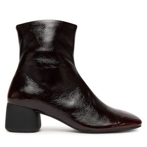 Botki Vagabond Shoemakers. Czerwone botki Vagabond Shoemakers, bez wzorów, bez obcasa, na słupku, bez zapięcia. Za 579,99 zł.