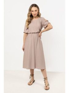 Awama Sukienka w kolorze beżowym rozmiar: XL. Brązowe sukienki Awama, xl, bez wzorów, bez kołnierzyka, bez ramiączek, midi. Za 149,31 zł.