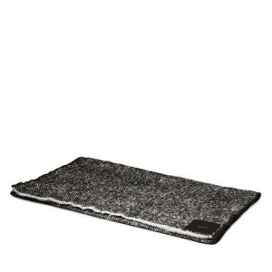 Szalik Calvin Klein. Czarne szaliki Calvin Klein, bez wzorów. Za 329,99 zł.