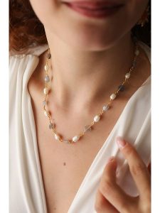 Pierres delicates Pozłacany naszyjnik z labradorytami - dł. 43 cm rozmiar: onesize. Szare naszyjniki Pierres delicates, z labradorytem, pozłacane. Za 83,22 zł.