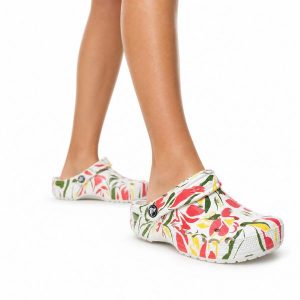 Klapki chodaki damskie Crocs BAYA SEASONAL PRINTED CLOG. Klapki Crocs, bez wzorów, z materiału, bez obcasa. Za 169,00 zł.
