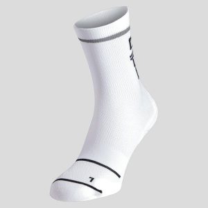 Skarpety Odlo CERAMICOOL REFLECTIVE. Białe skarpetki ODLO, bez wzorów. Za 89,83 zł.