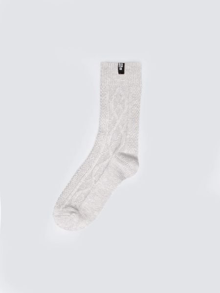 Skarpety damskie z wiskozy o warkoczowym splocie szare Eline 902. Szare skarpetki Big Star, z aplikacjami, z kaszmiru. W wyprzedaży za 19,99 zł.