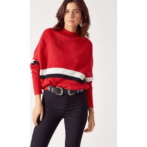 Sweter w kolorze czerwonym. Długie swetry marki Robin. W wyprzedaży za 109,95 zł.