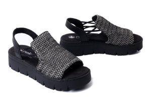 RIEKER V1051-00 black, sandały damskie. Czarne sandały Rieker, bez wzorów, bez obcasa, bez zapięcia. Za 223,93 zł.