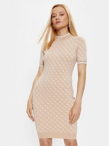 Guess Sukienka dzianinowa W3YK39 Z37K0 Beżowy Slim Fit. Brązowe kombinezony Guess, s, z aplikacjami, z dzianiny, bez kołnierzyka, bez ramiączek. Za 339,99 zł.