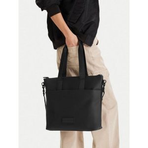 Torba Hunter. Czarne torebki klasyczne Hunter, bez wzorów, bez dodatków. Za 229,99 zł.