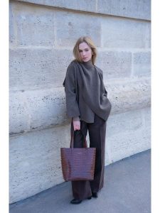 Maison héritage PARIS Skórzany shopper bag "Runa" w kolorze brązowym - 28 x 32 x 12 cm rozmiar: onesize. Brązowe shopper bag Maison héritage PARIS, bez wzorów, z materiału, na ramię, bez dodatków. Za 369,99 zł.