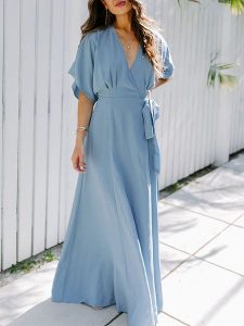 Milan Kiss Sukienka w kolorze błękitnym rozmiar: S. Niebieskie sukienki Milan Kiss, na imprezę, s, bez wzorów, bez kołnierzyka, bez ramiączek, maxi. Za 158,47 zł.