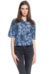 LEE FLORAL RESORT SHIRT DAMSKA KOSZULA RELAXED FIT WASHED BLUE L46DIULR 112110887. Niebieskie koszule Lee, l, bez wzorów, bez kołnierzyka, bez ramiączek. Za 129,99 zł.