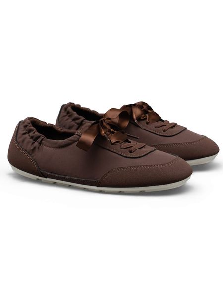 C'M Sneakersy w kolorze brązowym rozmiar: 38. Brązowe trampki C'M, bez wzorów, bez zapięcia. Za 129,95 zł.