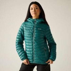 Damska pikowana kurtka Hurden. Niebieskie kurtki Regatta, bez wzorów, z poliamidu, bez kaptura. W wyprzedaży za 249,99 zł.