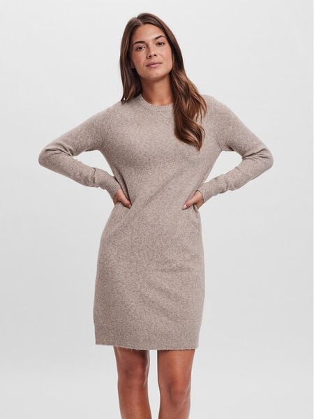 Vero Moda Sukienka dzianinowa 10215523 Beżowy Relaxed Fit. Brązowe kombinezony Vero Moda, l, bez wzorów, z dzianiny, bez kołnierzyka, bez ramiączek. Za 179,99 zł.