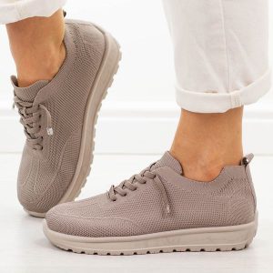Fango sportowe buty damskie News 231. Brązowe buty sportowe NEWS, na lato, bez wzorów, z dresówki, bez zapięcia, trekkingowe. Za 129,00 zł.