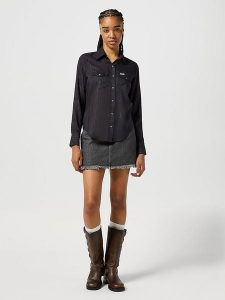 Wrangler Koszula dżinsowa - Regular fit - w kolorze czarnym rozmiar: L. Czarne koszule Wrangler, l, bez wzorów, bez kołnierzyka, bez ramiączek. Za 180,06 zł.
