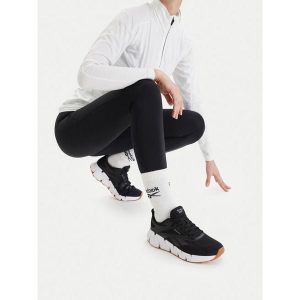Sneakersy Reebok. Czarne buty sportowe Reebok, bez wzorów, bez zapięcia, do biegania. Za 369,99 zł.