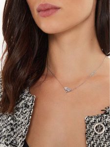 Guess Naszyjnik JUBN04 413JW Srebrny. Szare naszyjniki Guess, metalowe. Za 239,99 zł.