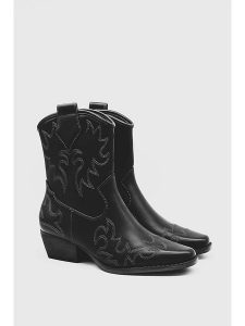 Bellucci Botki w kolorze czarnym rozmiar: 39. Czarne botki Bellucci, bez wzorów, bez obcasa, bez zapięcia. Za 187,96 zł.