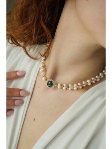 Pierres delicates Pozłacany naszyjnik z perłami - dł. 50 cm rozmiar: onesize. Niebieskie naszyjniki Pierres delicates, z cyrkonią, pozłacane. Za 133,45 zł.