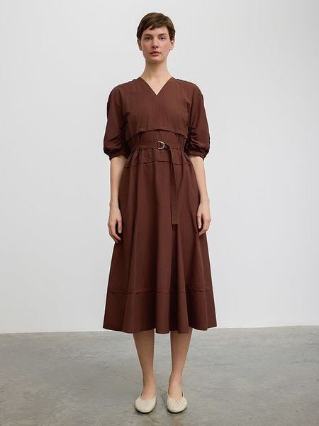 BGN Sukienka w kolorze ciemnobrązowym rozmiar: 38. Brązowe sukienki BGN, na imprezę, bez wzorów, bez kołnierzyka, bez ramiączek, midi. Za 143,56 zł.