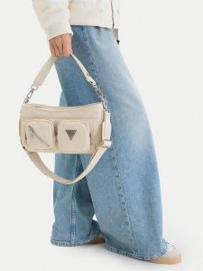 Guess Jeans Torebka CWBEO-GUESS-B-007-09 Écru. Białe torebki klasyczne Guess Jeans, z aplikacjami, z jeansu, bez dodatków. Za 259,99 zł.