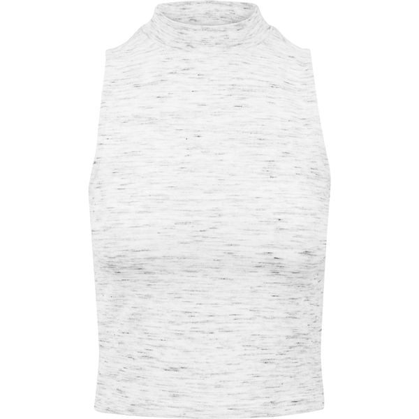 Damski, klasyczny, miejski crop top w stylu pace. Białe topy Urban Classics, bez wzorów, klasyczne, bez kołnierzyka, bez ramiączek. Za 92,50 zł.