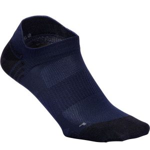 Skarpetki do chodzenia WS 500 Fresh Invisible granatowe. Niebieskie skarpetki NEWFEEL, bez wzorów, z elastanu. Za 14,99 zł.