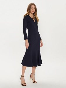 Rinascimento Sukienka koktajlowa CFC0121444003CFC0121444003 Granatowy Regular Fit. Niebieskie kombinezony Rinascimento, xs, bez wzorów, z syntetyku, wizytowe, bez kołnierzyka, bez ramiączek. Za 289,99 zł.