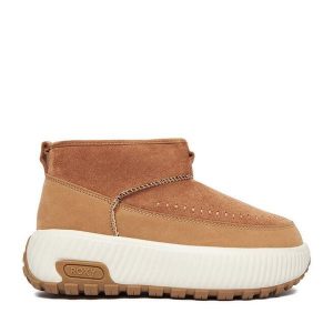 Śniegowce Roxy. Brązowe buty zimowe Roxy, bez obcasa, bez zapięcia. Za 249,99 zł.