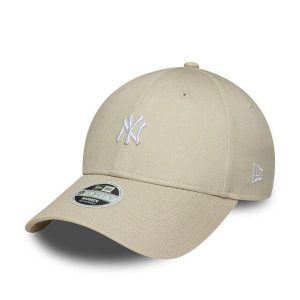 Damska czapka z daszkiem New York Yankees Logo 9FORTY. Białe czapki New Era, bez wzorów, z bawełny, sportowe. Za 126,50 zł.
