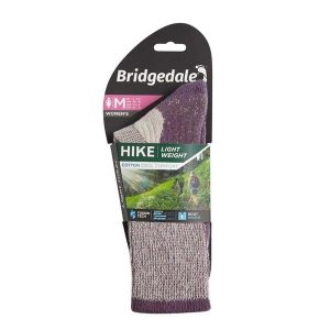 Skarpety do turystyki damskie Bridgedale HIKE LW COOL COM LD. Fioletowe skarpetki Bridgedale, bez wzorów, z bawełny. Za 96,99 zł.