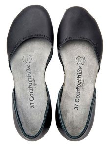 Comfortfusse Skórzane baleriny w kolorze czarnym rozmiar: 41. Czarne balerinki Comfortfüße, bez wzorów, z nubiku, bez obcasa, bez zapięcia. Za 260,99 zł.