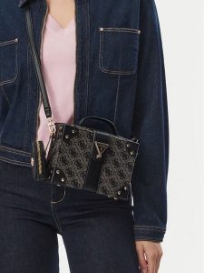 Guess Torebka J6BZ04 W3964 Czarny. Czarne kuferki Guess, z aplikacjami, bez dodatków. Za 344,99 zł.